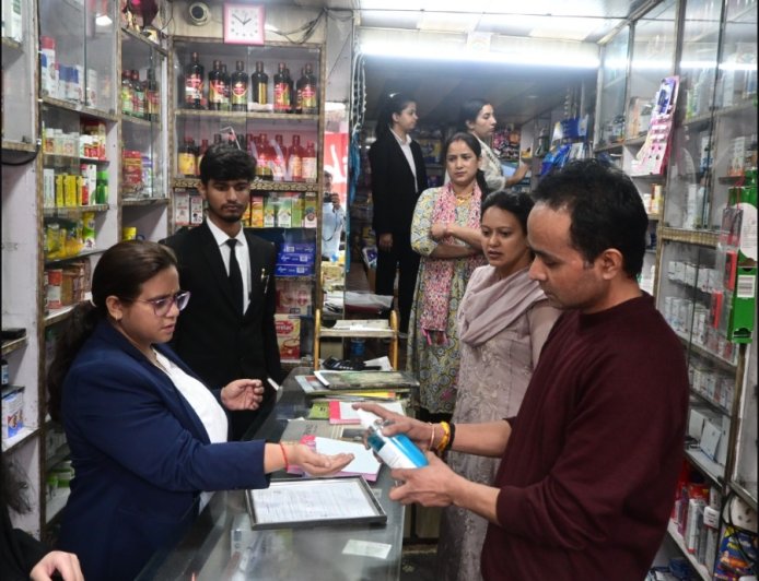 भवाली में "सुरक्षित दवा-सुरक्षित जीवन" अभियान के तहत औचक छापेमारी: 9 मेडिकल स्टोरों पर कार्रवाई