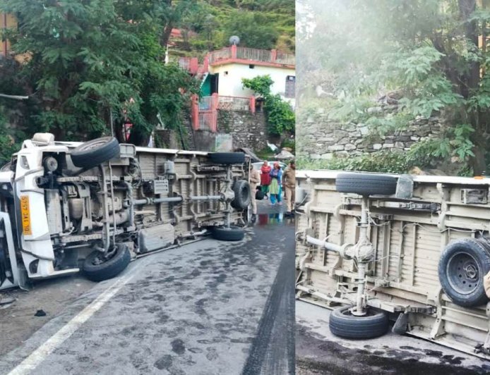 बदरीनाथ हाईवे पर टेंपो ट्रैवलर पलटा, एक महिला की मौत, 17 घायल - जानें पूरी खबर