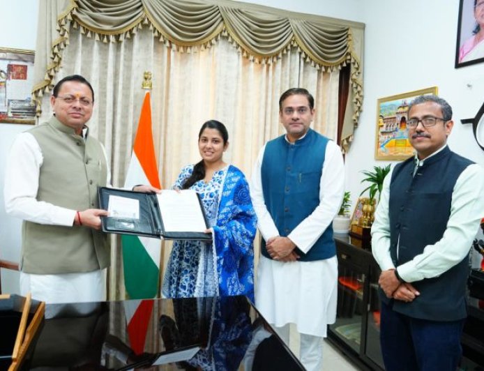देहरादून की सपना राणा को मिली 3,30,000 रुपये प्रतिमाह वेतन, सीएम धामी से हुई मुलाकात