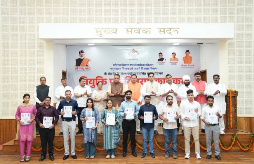 सीएम धामी ने 221 अभ्यर्थियों को UKSSSC के तहत नियुक्ति पत्र वितरित किए