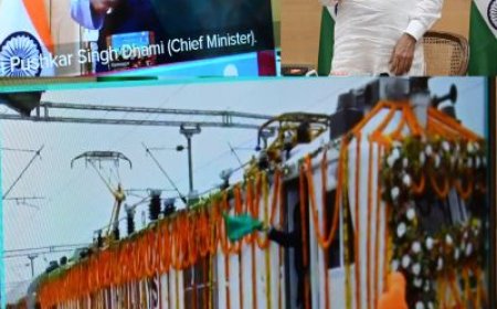 मुख्यमंत्री पुष्कर सिंह धामी और रेल मंत्री ने रामनगर-देहरादून एक्सप्रेस रेल सेवा का वर्चुअल शुभारंभ किया