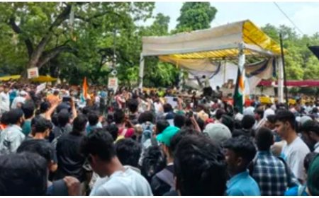 जंतर-मंतर पर प्रदर्शनकारियों की भीड़, CJP का संसद मार्च जारी