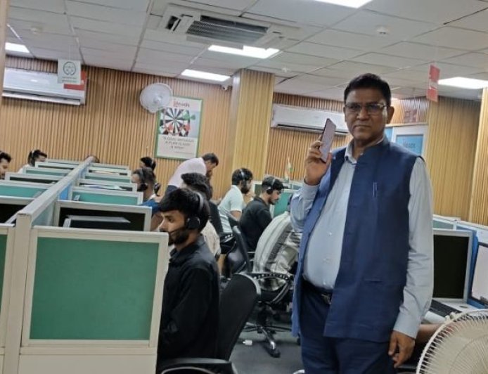 रात के 12 बजे UPCL उपभोक्ता शिकायत कॉल सेंटर का निरीक्षण, प्रबंध निदेशक पी.सी. ध्यानी ने उठाए सवाल