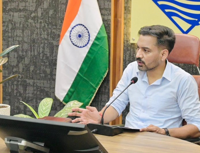 देहरादून में 20 जुलाई के लिए रेड अलर्ट, प्रशासन ने चौकसी बढ़ाई, संवेदनशील क्षेत्रों में उपकरणों की तैनाती