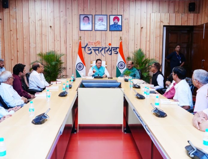 ‘सेवा विधि’ से सुदृढ़ होगी प्रशासनिक व्यवस्था: सीएम धामी ने आर.सी. लोहनी की पुस्तक का किया विमोचन