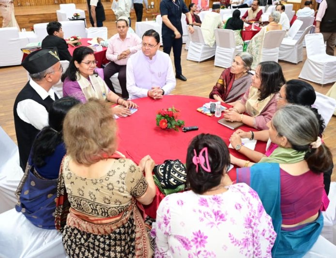साहित्यकारों के मार्गदर्शन में आगे बढ़ता प्रदेश: सीएम धामी ने किया संवाद, दो साहित्य ग्राम की स्थापना की घोषणा
