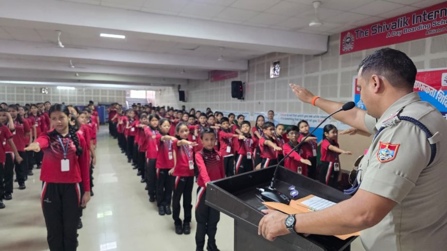 नशा मुक्ति अभियान: नैनीताल पुलिस ने विद्यार्थियों को जागरूक किया और दिलाई शपथ