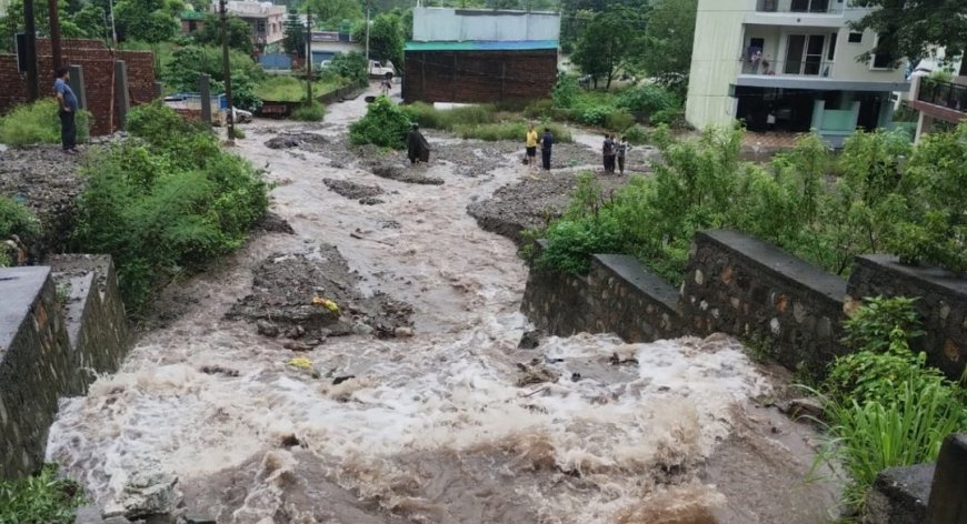 उत्तराखंड में मूसलधार बारिश: मालदेवता में 233 मिमी बारिश, चारधाम यात्रा स्थगित