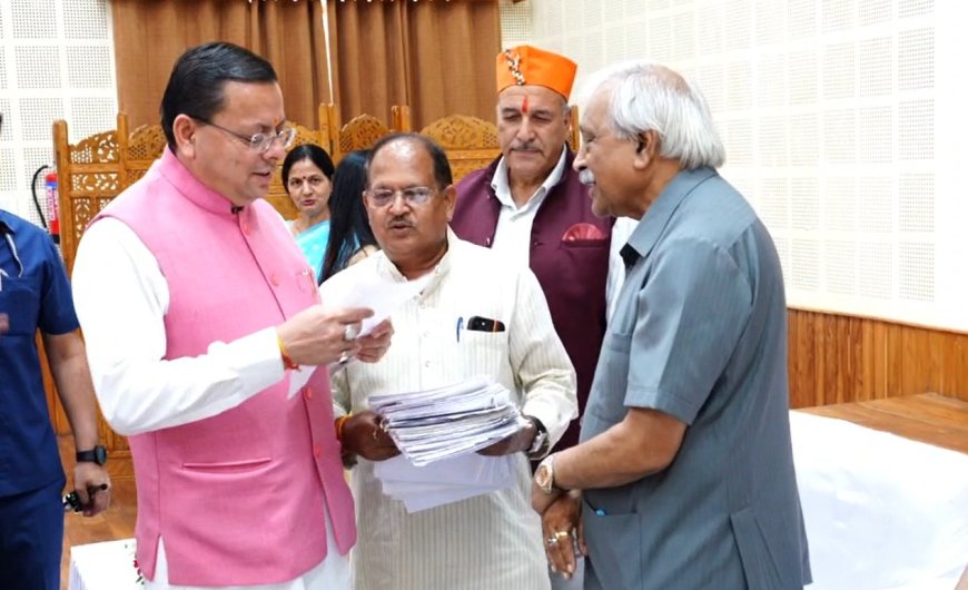 मुख्यमंत्री धामी ने जन समस्याओं का समाधान सुनिश्चित करने के लिए दिए निर्देश, लोगों की सुनीं समस्याएं