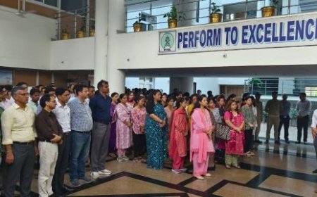 विभाजन विभीषिका स्मृति दिवस के अवसर पर एमडी पी0सी0 ध्यानी एवं पिटकुल के कार्मिकों ने  दो मिनट का मौन धारण कर शहीदों को दी श्रद्धांजलि