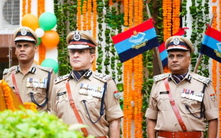 स्वतंत्रता दिवस 2026: पुलिस मुख्यालय में DGP दीपम सेठ ने फहराया तिरंगा, सम्मानित किए उत्कृष्ट पुलिसकर्मी
