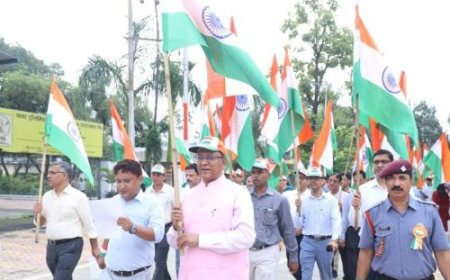 स्वतंत्रता दिवस पर पी0सी0 ध्यानी के नेतृत्व में तिरंगा फहराया गया, देशभक्ति गीतों का आयोजन
