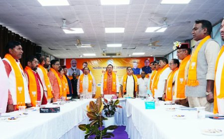 सीएम धामी ने तीन लोकसभा क्षेत्रों की संगठनात्मक बैठक में पार्टी को बूथ स्तर तक मजबूत बनाने की दी दिशा