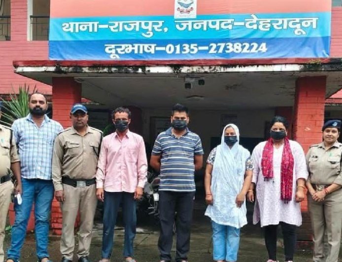 दिल को झकझोर देने वाली घटना: मां ने अपनी बेटी का सौदा किया, फिर झूठा अपहरण का मामला दर्ज कराया