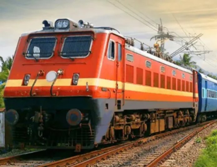 बनबसा रेलवे स्टेशन पर अछनेरा-टनकपुर एक्सप्रेस का ठहराव: रेल मंत्री ने दी हरी झंडी