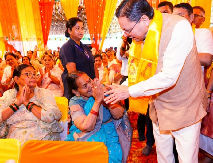 डिफेंस कॉलोनी में आयोजित शिवमहापुराण कथा में शामिल हुए सीएम धामी; भगवान शिव की पूजा-अर्चना कर प्रदेश की सुख-समृद्धि की कामना की