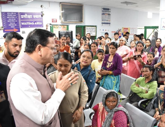 मुख्यमंत्री ने पीपलकोटी टनल हादसा श्रमिकों से मिले।