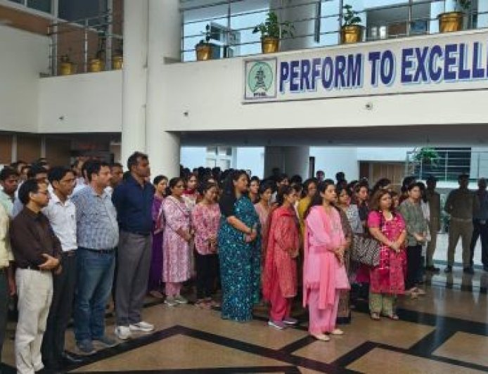 विभाजन विभीषिका स्मृति दिवस के अवसर पर एमडी पी0सी0 ध्यानी एवं पिटकुल के कार्मिकों ने  दो मिनट का मौन धारण कर शहीदों को दी श्रद्धांजलि