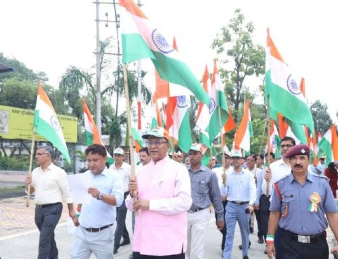 स्वतंत्रता दिवस पर पी0सी0 ध्यानी के नेतृत्व में तिरंगा फहराया गया, देशभक्ति गीतों का आयोजन