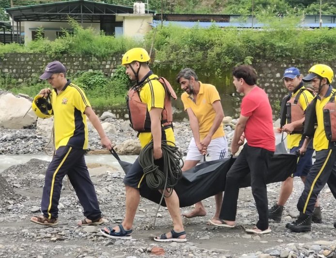 सहस्त्रधारा में डूबे व्यक्ति का शव दो किलोमीटर दूर बरामद, SDRF ने चलाया सर्च अभियान