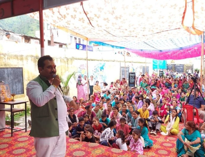 रक्षाबंधन के पर्व पर बीरोंखाल में लोक संस्कृति का उत्सव, कवींद्र इष्टवाल ने साझा की बहनों की जिम्मेदारी