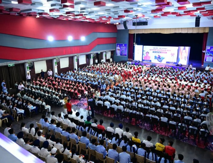 ‘मेरे सपनों का उत्तराखंड’: सीएम पुष्कर सिंह धामी का युवा विद्यार्थियों से संवाद, भविष्य की दिशा तय करने में नवाचार की भूमिका