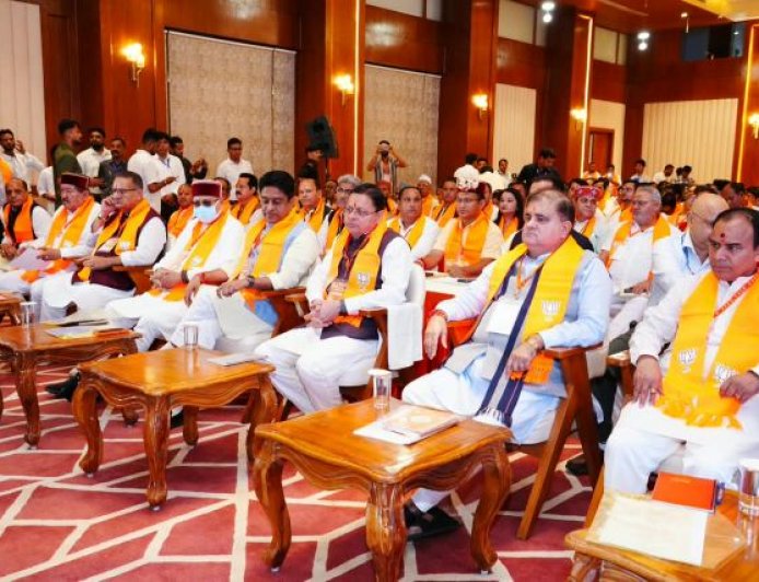 मुख्यमंत्री पुष्कर सिंह धामी ने कुंवावाला में सुना प्रधानमंत्री के मन की बात कार्यक्रम का 137वां संस्करण