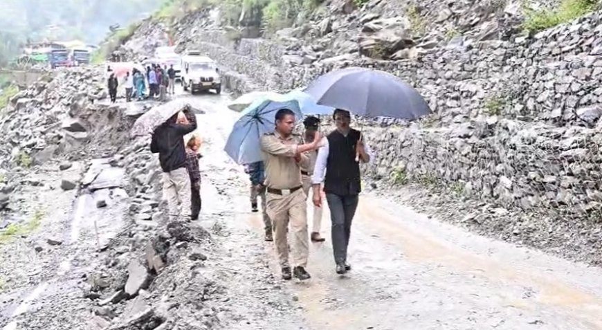 उत्तरकाशी में डीएम ने पापड गाड़ का स्थलीय निरीक्षण, राहत कार्य युद्धस्तर पर जारी
