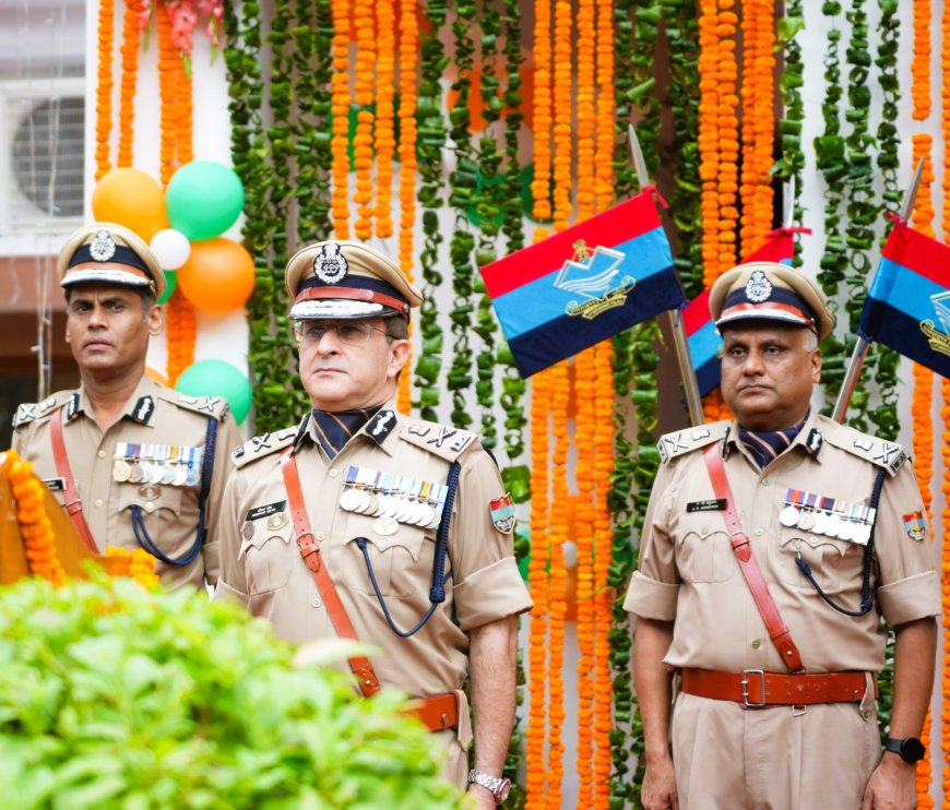 स्वतंत्रता दिवस 2026: पुलिस मुख्यालय में DGP दीपम सेठ ने फहराया तिरंगा, सम्मानित किए उत्कृष्ट पुलिसकर्मी