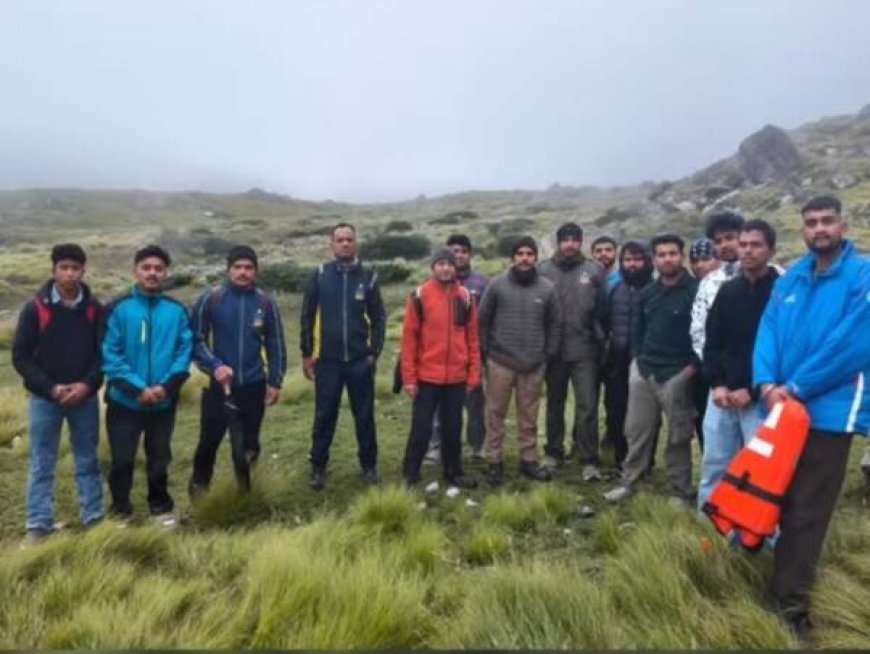 कानपुर का पर्यटक वसुंधरा वॉटरफॉल के पास नदी में फंसा, स्थानीय युवाओं और पुलिस ने किया सफल रेस्क्यू