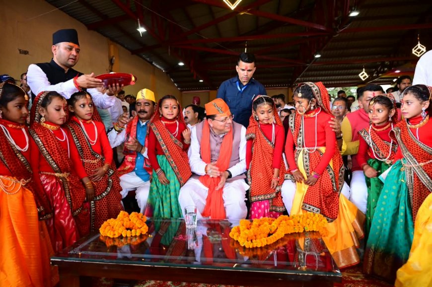 देवीधुरा में फलों-फूलों से बरसी ऐतिहासिक बग्वाल: 8 मिनट चले पाषाण युद्ध के साक्षी बने लाखों श्रद्धालु; मुख्यमंत्री धामी ने की देवीधुरा को नगर पंचायत बनाने की घोषणा