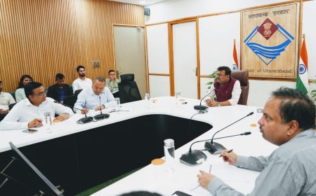 सचिवालय में प्रशासनिक सक्रियता: मुख्य सचिव आनन्द बर्द्धन ने दीपेन्द्र चौधरी को दिलाई सेवा का अधिकार आयोग के आयुक्त पद की शपथ; प्रदेश की प्रमुख रोपवे परियोजनाओं की समीक्षा कर दिए कड़े निर्देश