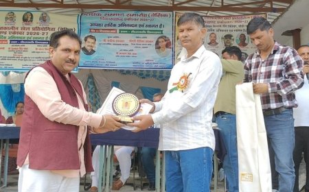 एकेश्वर में उत्कृष्ट कार्य करने वाले शिक्षकों को शिक्षक सम्मान-2026 से किया सम्मानित
