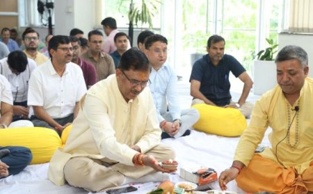 पिटकुल के प्रबन्ध निदेशक पी0सी0 ध्यानी ने कार्मिकों सहित भगवान विश्वकर्मा का पूजन एवं हवन किया