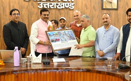 उत्तरकाशी में मुख्य सचिव आनंद बर्द्धन ने ली जिलास्तरीय समीक्षा बैठक: ‘योजना दीदी’ ई-पुस्तक का किया विमोचन; 15 अक्टूबर तक सड़कों को गड्ढा मुक्त करने का अल्टीमेटम