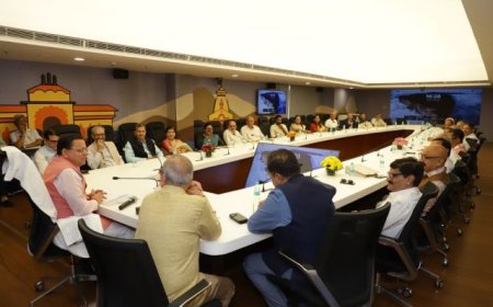 बुद्धिजीवियों से संवाद में मुख्यमंत्री ने साझा की उत्तराखण्ड के विकास की प्राथमिकताएं