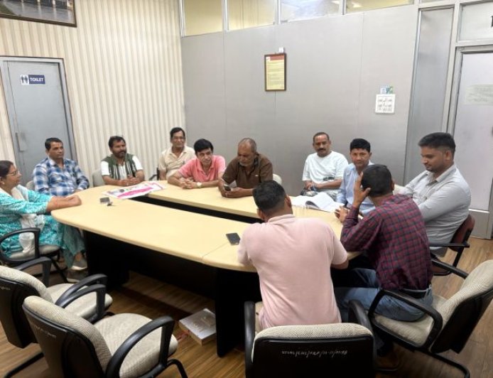 चीला आवासीय कॉलोनी का अवैध अतिक्रमण को आस्वाशन के बाद भी डीजीएम नहीं हटा रहे, संगठन ने दी धरना प्रदर्शन की चेतावनी