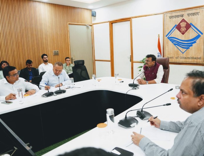 सचिवालय में प्रशासनिक सक्रियता: मुख्य सचिव आनन्द बर्द्धन ने दीपेन्द्र चौधरी को दिलाई सेवा का अधिकार आयोग के आयुक्त पद की शपथ; प्रदेश की प्रमुख रोपवे परियोजनाओं की समीक्षा कर दिए कड़े निर्देश