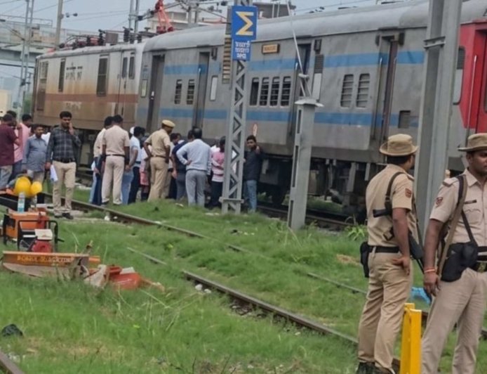 बड़ा रेल हादसा टला, महानंदा एक्सप्रेस के तीन हिस्से पटरी से उतरे