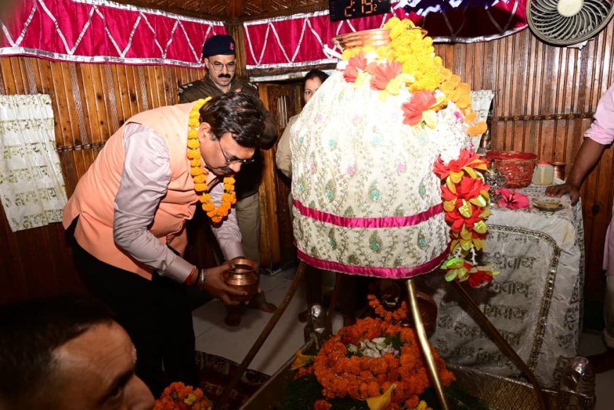 मुख्य सचिव आनंद बर्धन ने गंगोत्री धाम में की पूजा-अर्चना, व्यवस्थाओं का लिया जायजा