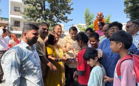 उमेश शर्मा काऊ ने गांधी और शास्त्री के आदर्शों से प्रेरित होकर सच्चाई और सादगी का किया आह्वान