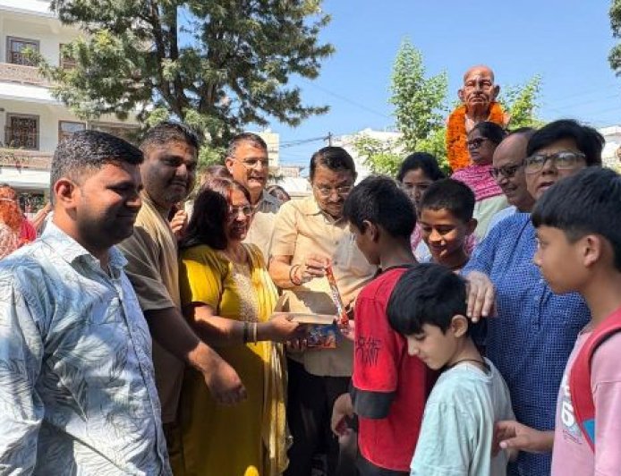 उमेश शर्मा काऊ ने गांधी और शास्त्री के आदर्शों से प्रेरित होकर सच्चाई और सादगी का किया आह्वान