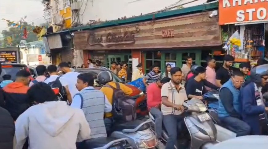 मसूरी में पर्यटकों की बाढ़, जाम ने बढ़ाई जनजीवन की मुश्किलें
